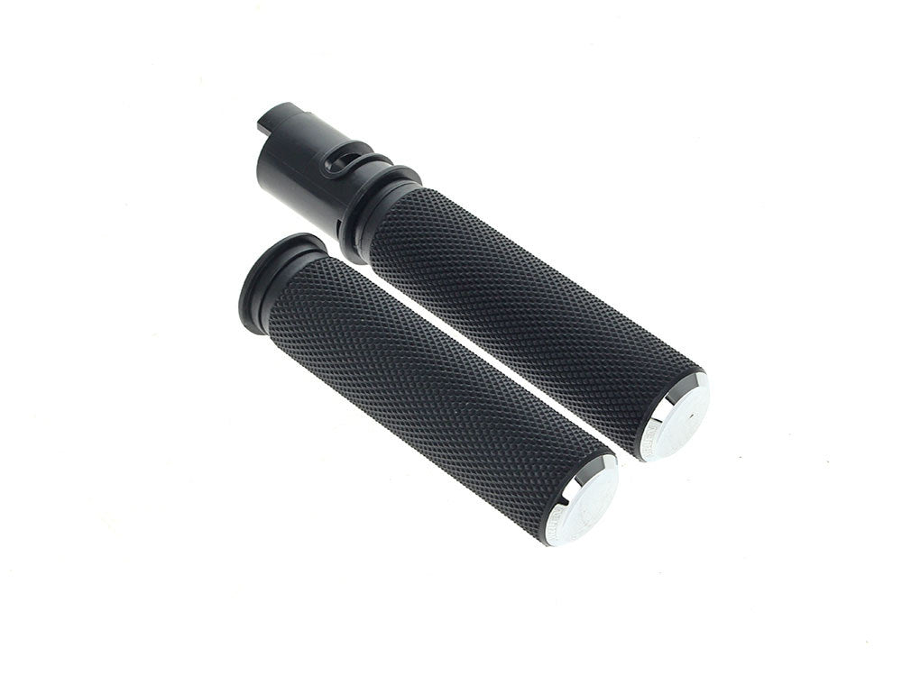 Knurled Fusion Handgrips - Chrome. Fits CVO Touring 2023up, Street Glide & Road Glide 2024up, Touring 2025up & Softail 2025up - Arlen Ness