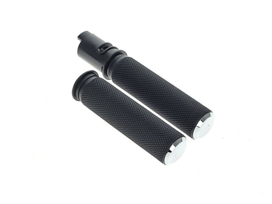 Knurled Fusion Handgrips - Chrome. Fits CVO Touring 2023up, Street Glide & Road Glide 2024up, Touring 2025up & Softail 2025up - Arlen Ness